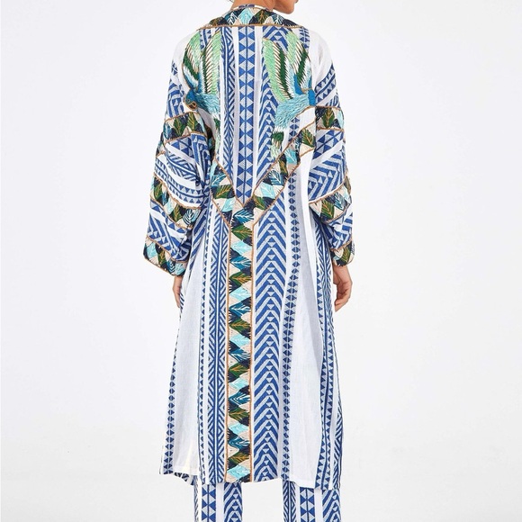 FARM Rio Blue and White Geometric Coverup - Picture 3 of 10